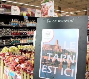 Affiche du Tarn devant un rayon